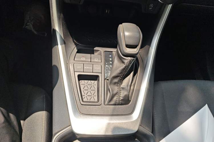 Used Toyota Wildlander 2022 Updated Version 2.0L CVT Two-Wheel Drive Leading Edition Gear Lever