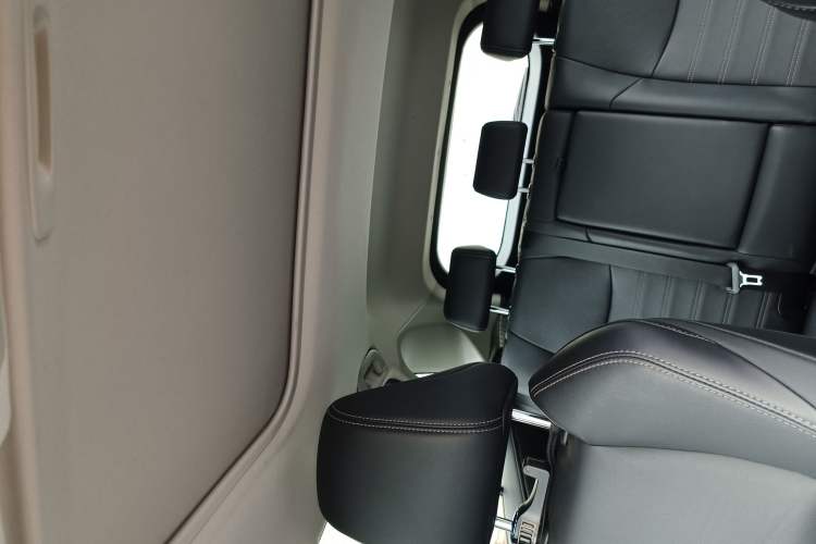 Used Toyota Wildlander 2022 Dual-Engine 2.5L E-CVT Two-Wheel Drive Luxury PLUS Edition Headliner
