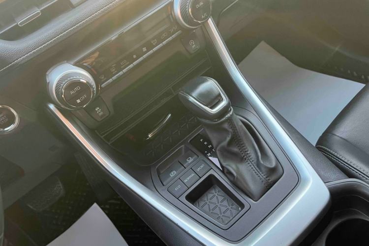 Used Toyota Wildlander 2022 2.0L CVT Two-Wheel Drive Luxury Edition Interior 1