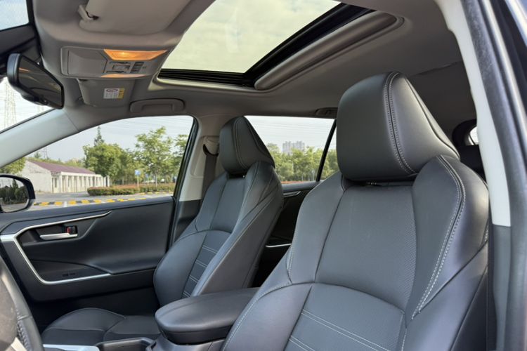 Used Toyota Wildlander 2022 Dual-Engine 2.5L E-CVT Two-Wheel Drive Prestige Edition Interior 1