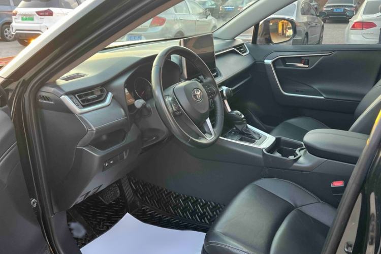 Used Toyota Wildlander 2022 2.0L CVT Two-Wheel Drive Luxury Edition Interior 11