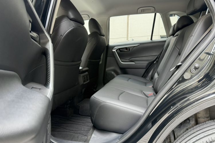 Used Toyota Wildlander 2022 2.0L CVT Two-Wheel Drive Leading Edition Interior 2