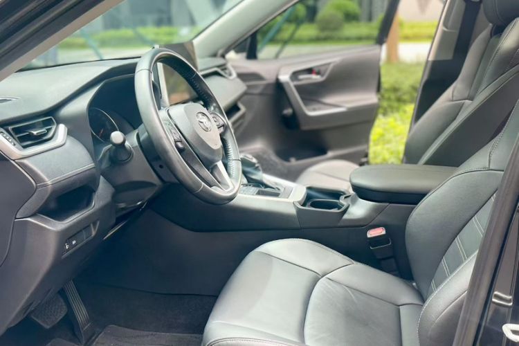 Used Toyota Wildlander 2022 2.0L CVT Two-Wheel Drive Luxury Edition Interior 2