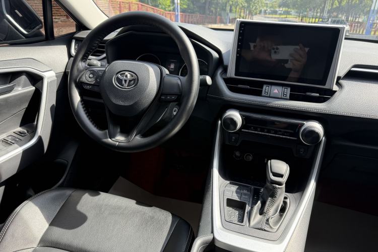 Used Toyota Wildlander 2022 2.0L CVT Two-Wheel Drive Leading Edition Interior 2
