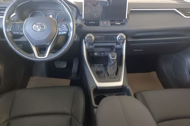 Used Toyota Wildlander 2022 2.0L CVT Two-Wheel Drive Luxury Edition Interior 2