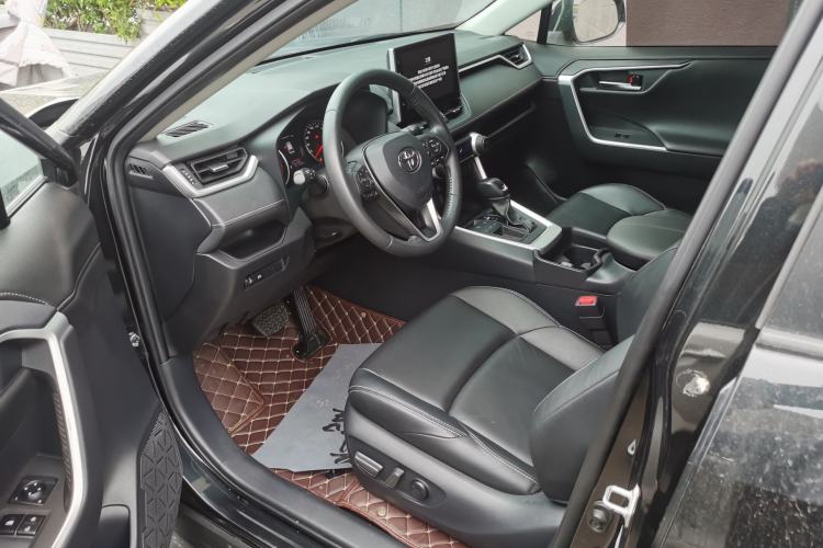 Used Toyota Wildlander 2022 2.0L CVT Two-Wheel Drive Luxury Edition Interior 2