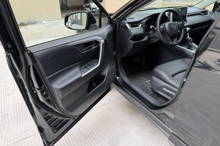Used Toyota Wildlander 2022 2.0L CVT Two-Wheel Drive Leading Edition Interior 3