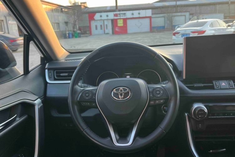 Used Toyota Wildlander 2022 2.0L CVT Two-Wheel Drive Luxury Edition Interior 3