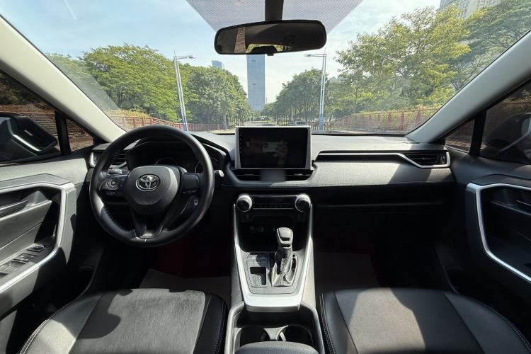 Used Toyota Wildlander 2022 2.0L CVT Two-Wheel Drive Leading Edition Interior 3
