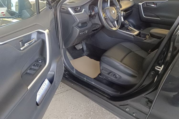 Used Toyota Wildlander 2022 2.0L CVT Two-Wheel Drive Luxury Edition Interior 3
