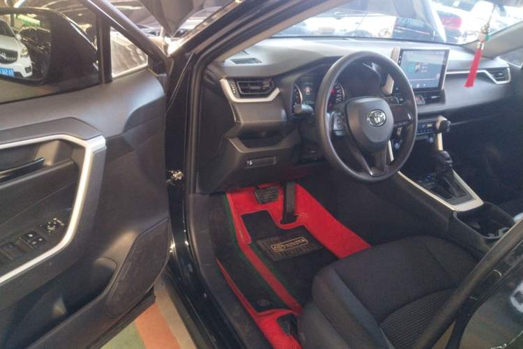 Used Toyota Wildlander 2022 Updated Version 2.0L CVT Two-Wheel Drive Leading Edition Interior 3