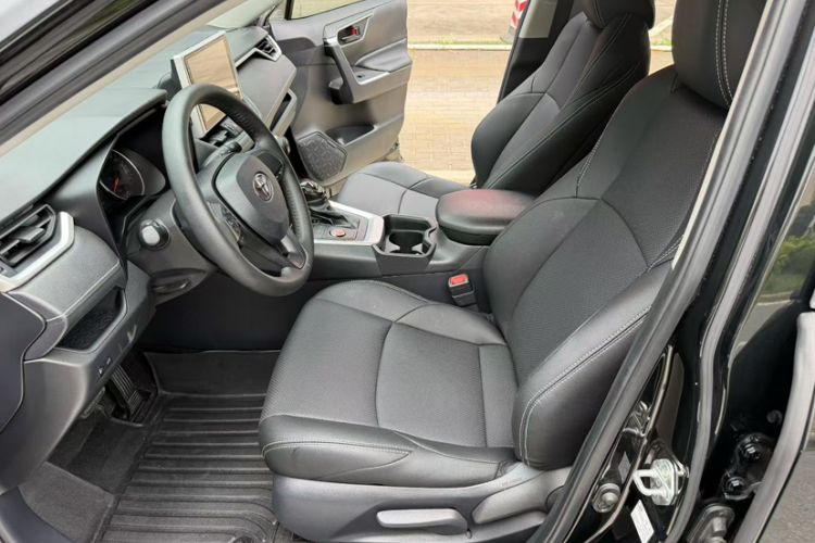 Used Toyota Wildlander 2022 2.0L CVT Two-Wheel Drive Leading Edition Interior 3