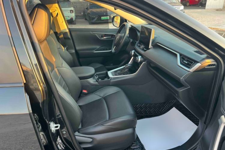 Used Toyota Wildlander 2022 2.0L CVT Two-Wheel Drive Luxury Edition Interior 5