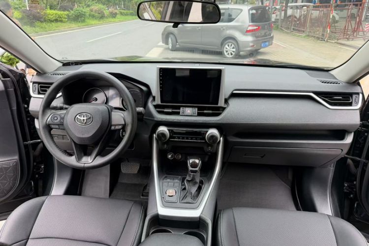 Used Toyota Wildlander 2022 2.0L CVT Two-Wheel Drive Leading Edition Interior 5