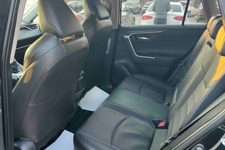 Used Toyota Wildlander 2022 2.0L CVT Two-Wheel Drive Luxury Edition Interior 7