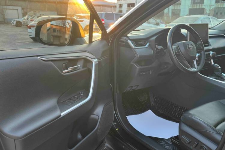 Used Toyota Wildlander 2022 2.0L CVT Two-Wheel Drive Luxury Edition Interior 9