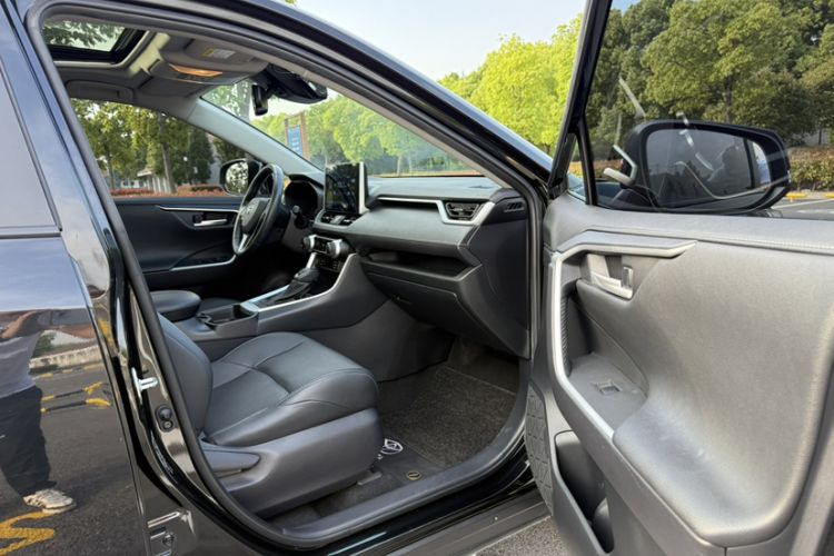 Used Toyota Wildlander 2022 Dual-Engine 2.5L E-CVT Two-Wheel Drive Prestige Edition Interior 9