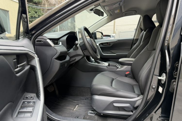 Used Toyota Wildlander 2022 2.0L CVT Two-Wheel Drive Leading Edition Left Front Seat