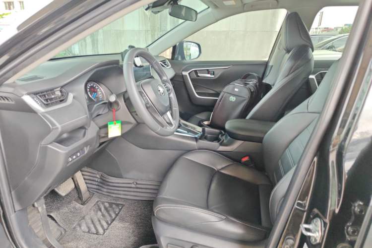 Used Toyota Wildlander 2022 Dual-Engine 2.5L E-CVT Two-Wheel Drive Luxury PLUS Edition Left Front Seat