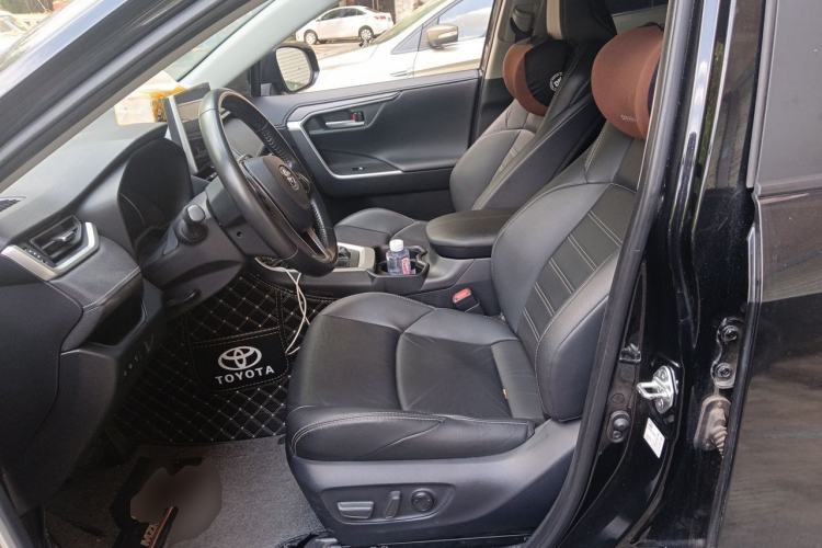 Used Toyota Wildlander 2022 2.0L CVT Two-Wheel Drive Luxury PLUS Edition Left Front Seat