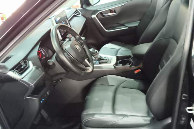 Used Toyota Wildlander 2022 2.0L CVT Two-Wheel Drive Luxury Edition Left Front Seat