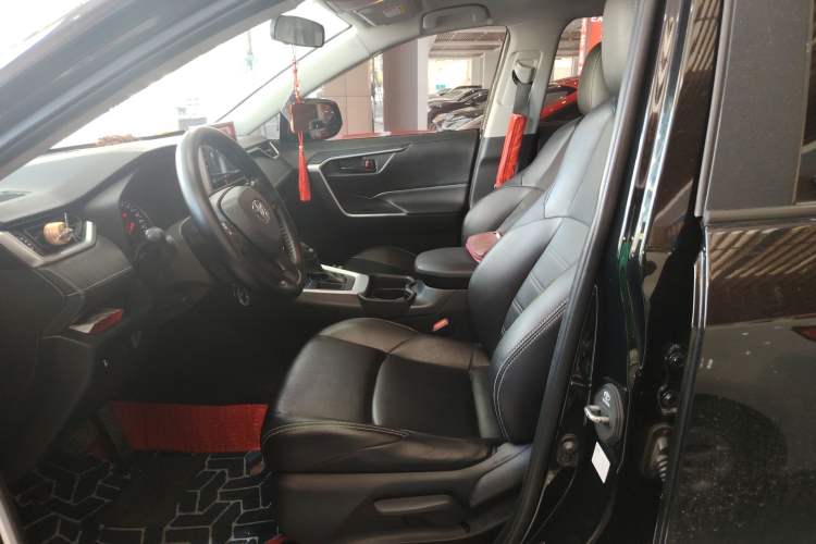 Used Toyota Wildlander 2022 2.0L CVT Two-Wheel Drive Leading Edition Left Front Seat
