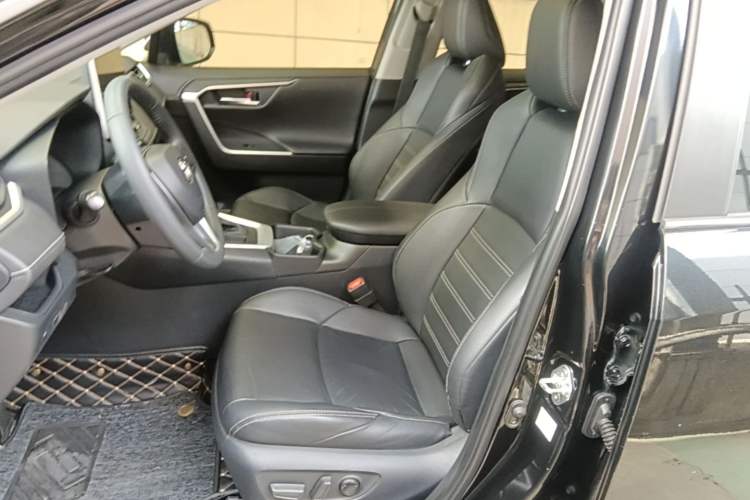 Used Toyota Wildlander 2022 2.0L CVT Two-Wheel Drive Luxury Edition Left Front Seat