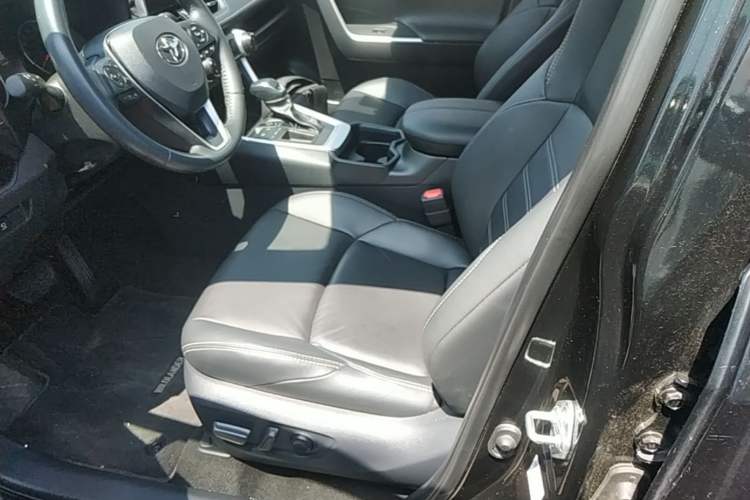 Used Toyota Wildlander 2022 2.0L CVT Two-Wheel Drive Luxury PLUS Edition Left Front Seat