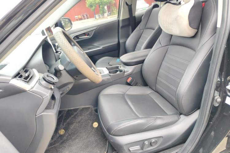 Used Toyota Wildlander 2022 2.0L CVT Two-Wheel Drive Prestige Edition Left Front Seat