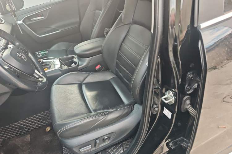 Used Toyota Wildlander 2022 2.0L CVT Two-Wheel Drive Luxury PLUS Edition Left Front Seat