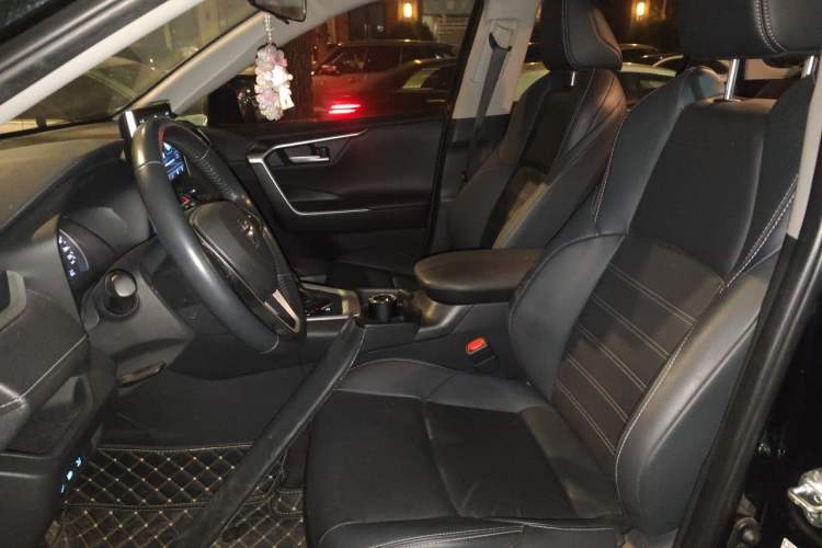 Used Toyota Wildlander 2022 Dual-Engine 2.5L E-CVT Two-Wheel Drive Luxury PLUS Edition Left Front Seat