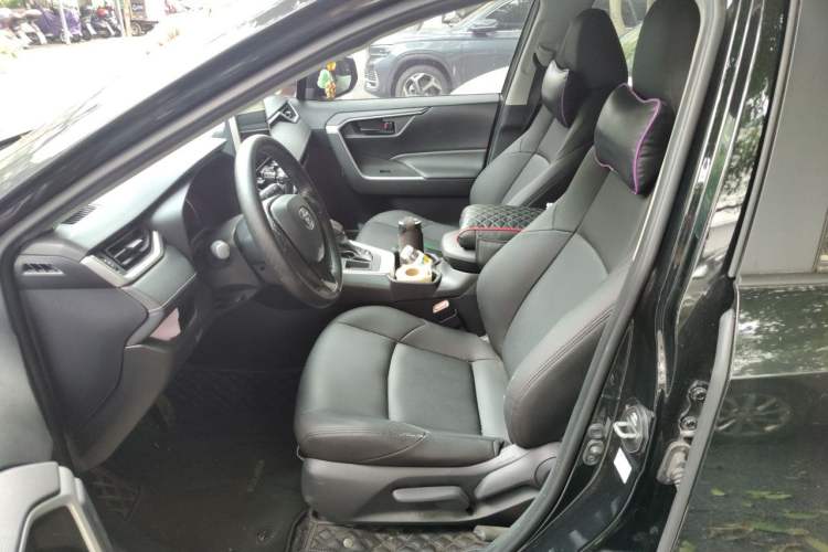 Used Toyota Wildlander 2022 Updated Version 2.0L CVT Two-Wheel Drive Leading Edition Left Front Seat