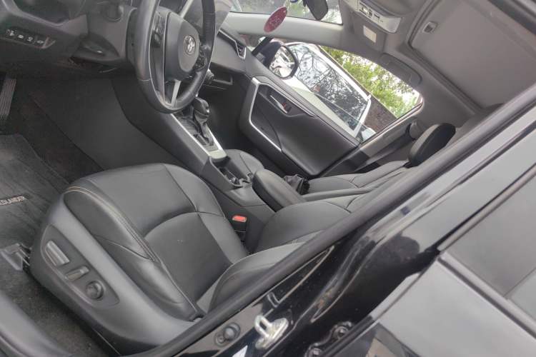 Used Toyota Wildlander 2022 2.0L CVT 4x4 Luxury PLUS Edition Left Front Seat