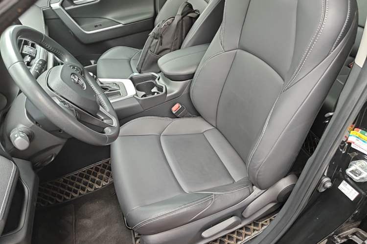 Used Toyota Wildlander 2022 2.0L CVT Two-Wheel Drive Urban Edition Left Front Seat