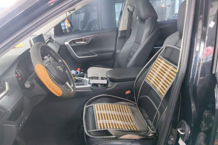 Used Toyota Wildlander 2022 2.0L CVT Two-Wheel Drive Luxury PLUS Edition Left Front Seat