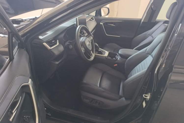 Used Toyota Wildlander 2022 2.0L CVT Two-Wheel Drive Luxury PLUS Edition Left Front Seat