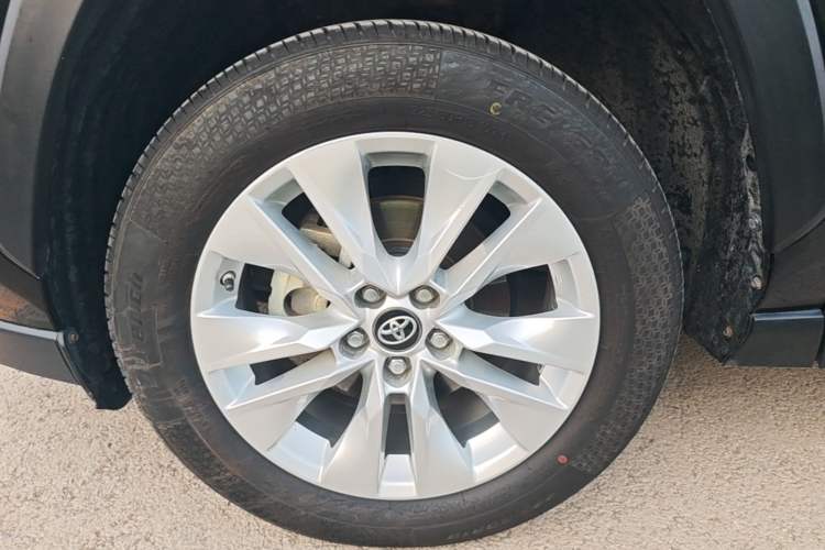 Used Toyota Wildlander 2022 Dual-Engine 2.5L E-CVT Two-Wheel Drive Urban Edition Left Front Wheel Hub