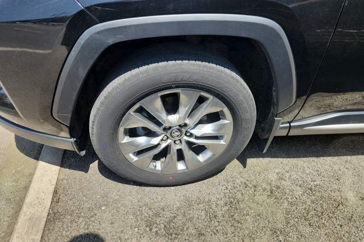 Used Toyota Wildlander 2022 2.0L CVT Two-Wheel Drive Luxury PLUS Edition Left Front Wheel Hub
