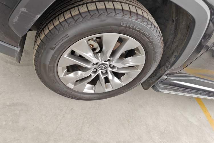 Used Toyota Wildlander 2022 Dual-Engine 2.5L E-CVT Two-Wheel Drive Luxury PLUS Edition Left Front Wheel Hub
