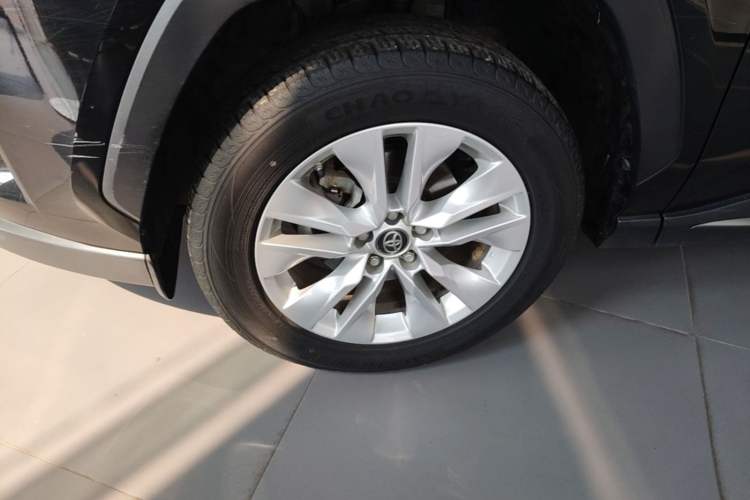 Used Toyota Wildlander 2022 Updated Version 2.0L CVT Two-Wheel Drive Leading Edition Left Front Wheel Hub