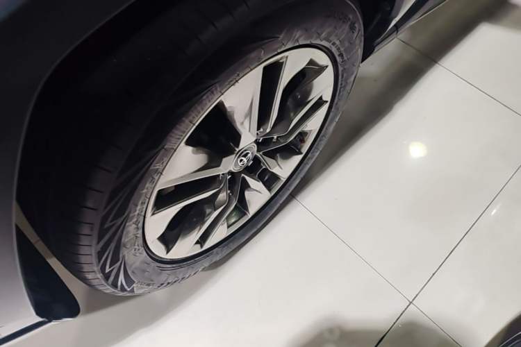 Used Toyota Wildlander 2022 2.0L CVT Two-Wheel Drive Luxury PLUS Edition Left Front Wheel Hub