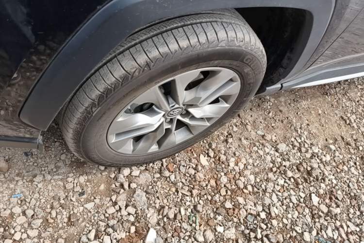 Used Toyota Wildlander 2022 Dual-Engine 2.5L E-CVT Two-Wheel Drive Prestige Edition Left Front Wheel Hub