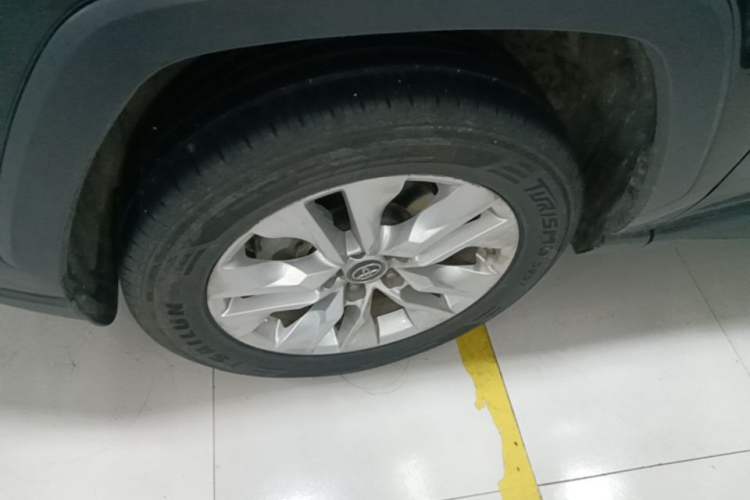 Used Toyota Wildlander 2022 Updated Version 2.0L CVT Two-Wheel Drive Leading Edition Left Front Wheel Hub