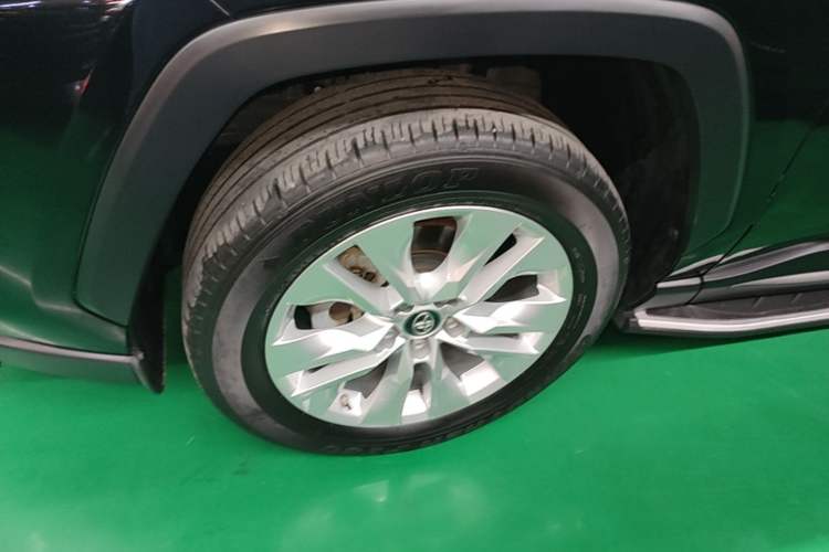 Used Toyota Wildlander 2022 Updated Version 2.0L CVT Two-Wheel Drive Leading Edition Left Front Wheel Hub