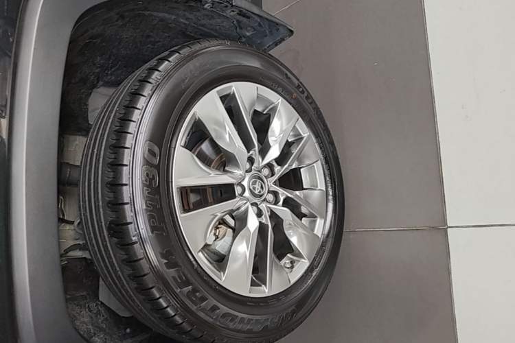 Used Toyota Wildlander 2022 Dual-Engine 2.5L E-CVT Four-Wheel Drive Luxury Edition Left Front Wheel Hub