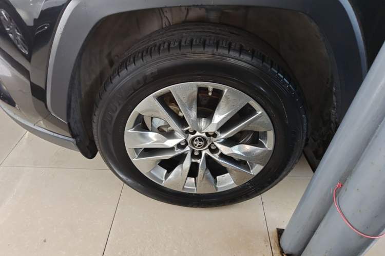 Used Toyota Wildlander 2022 2.0L CVT 4x4 Luxury PLUS Edition Left Front Wheel Hub