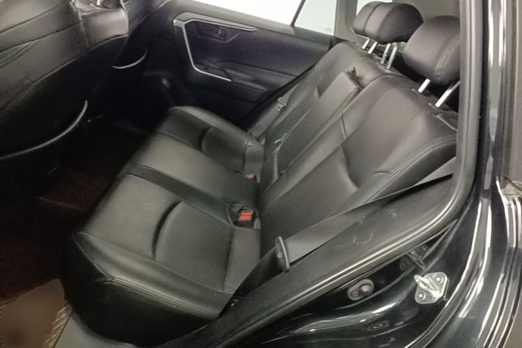 Used Toyota Wildlander 2022 Updated Version 2.0L CVT Two-Wheel Drive Leading Edition Left Rear Seat