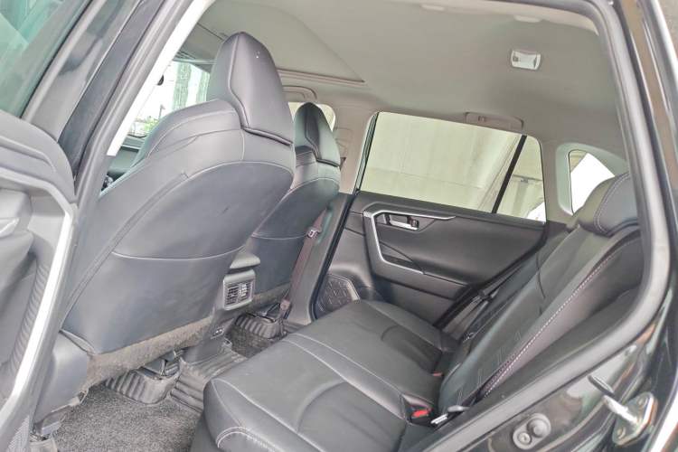 Used Toyota Wildlander 2022 Dual-Engine 2.5L E-CVT Two-Wheel Drive Luxury PLUS Edition Left Rear Seat