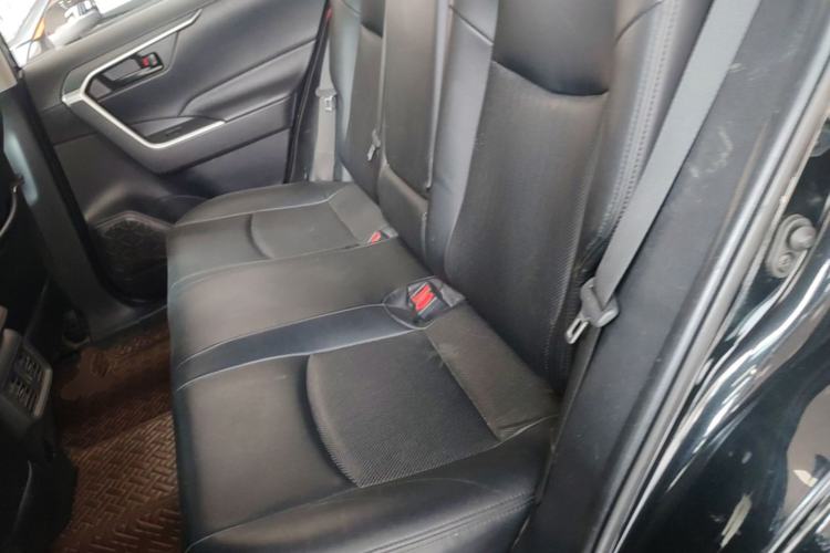 Used Toyota Wildlander 2022 Updated Version 2.0L CVT Two-Wheel Drive Leading Edition Left Rear Seat