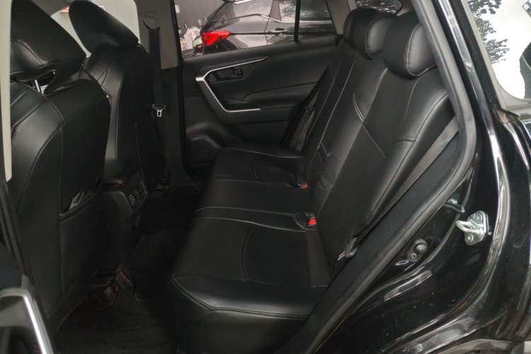 Used Toyota Wildlander 2022 Updated Version 2.0L CVT Two-Wheel Drive Leading Edition Left Rear Seat